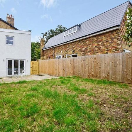 Amazing 3 Bed Interior Designed House With Garden - 114 The Hervey Лондон Экстерьер фото