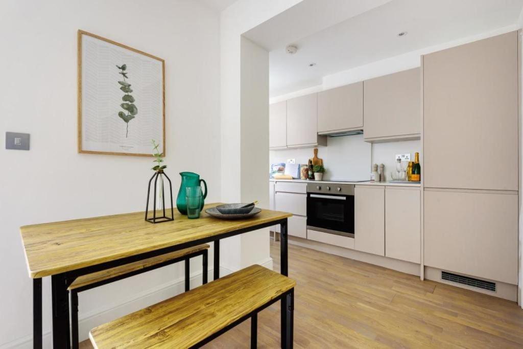 Amazing 3 Bed Interior Designed House With Garden - 114 The Hervey Лондон Экстерьер фото