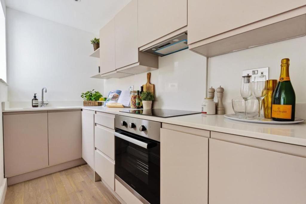 Amazing 3 Bed Interior Designed House With Garden - 114 The Hervey Лондон Экстерьер фото